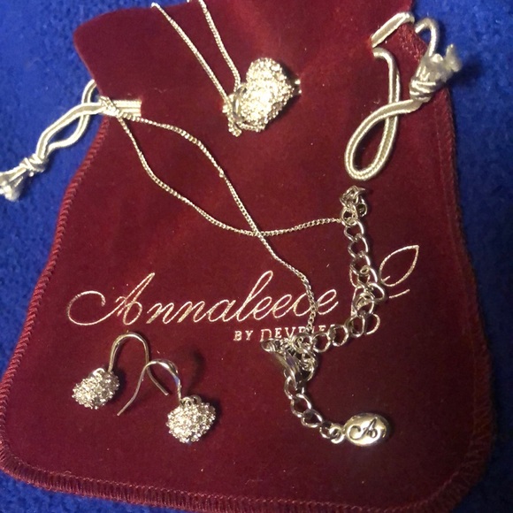 Annaleece by Devries Necklace & Earrings - Picture 7 of 8